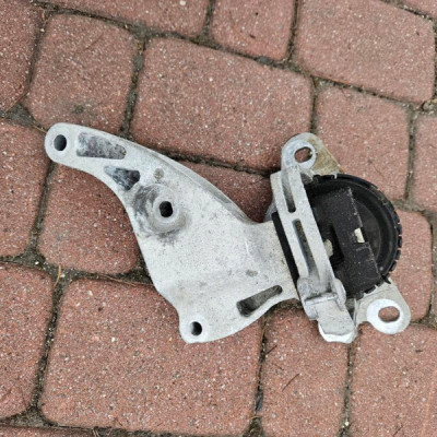 Poduszka łapa silnika 2.0DCI LIFT Vivaro B Trafic III Talento 142328498R