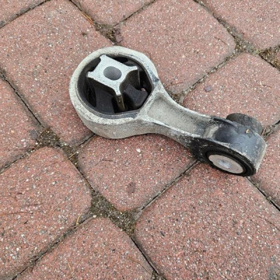 Poduszka łapa silnika 2.0DCI LIFT Vivaro B Trafic III Talento 820040427R