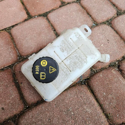 Zbiorniczek płynu hamulcowe Vivaro B Trafic III Talento 460913647R