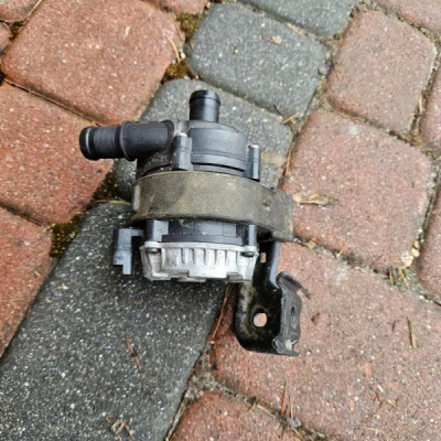 Pompka obiegowa wody LIFT Vivaro B Trafic III Talento 210100113R