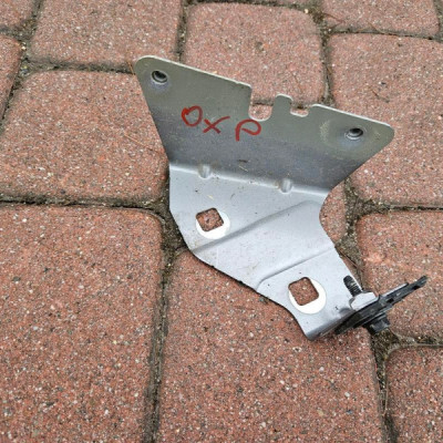 Uchwyt mocowanie błotnika wspornik prawy Vivaro B Trafic III Talento