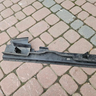 Plastik pasa przód obudowa kierownica powietrza Opel Insignia 12809094