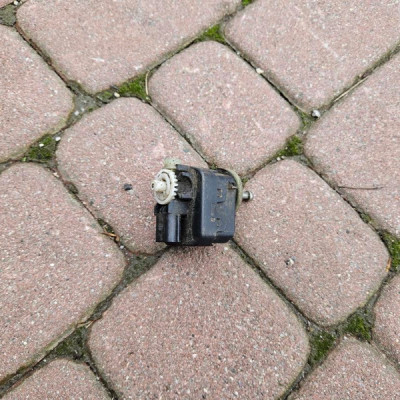 Silniczek lampy regulacji Vivaro B Trafic III Talento 260562319R