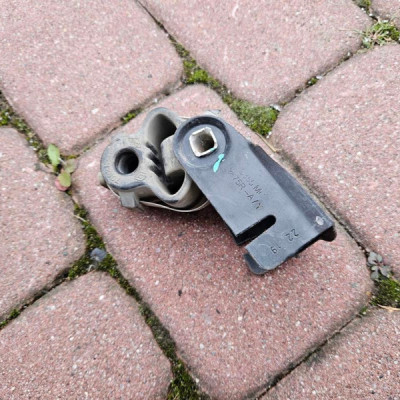 Uchwyt mocowanie wydechu wspornik guma Vivaro B Trafic III Talento