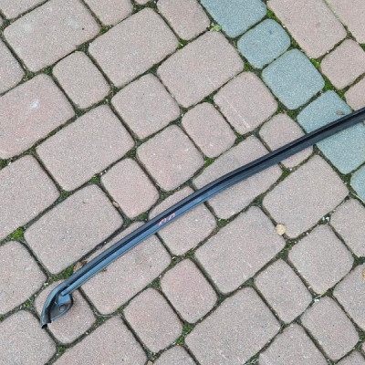 Uszczelka drzwi przód przedni lewa lewych Vivaro B Trafic III Talento