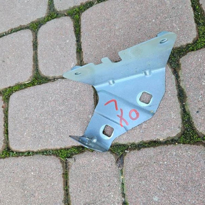 Uchwyt mocowanie błotnika wspornik lewy Vivaro B Trafic III Talento