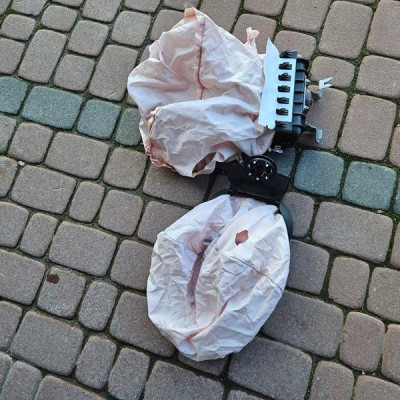 Poduszka kierowcy pasazera AIRBAG Vivaro B Trafic III Talento 985704859R