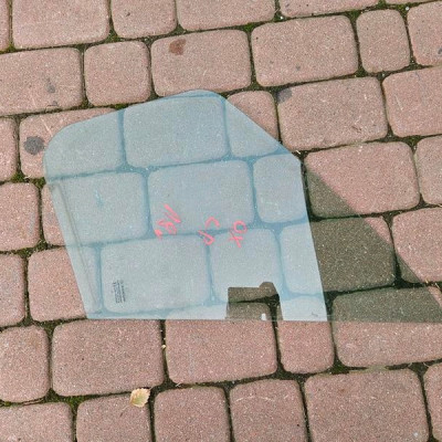 Szyba przód przednia drzwi mała lewa kierowca Vivaro B Trafic III 2019r