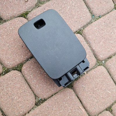 Uchwyt na napoje kubki schowek deski Vivaro B Trafic III Talento