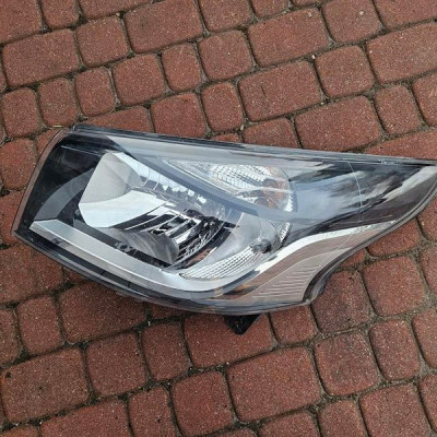 Lampa przód przednia lewa Vivaro B Trafic III Talento 260604635R