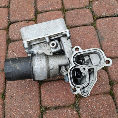 Chłodniczka oleju podstawa 2.0D LIFT Vivaro B Trafic III Talento 152084648R