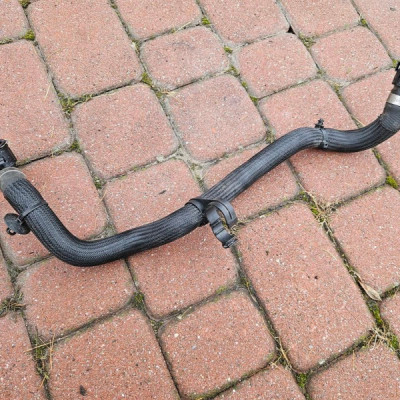 Przewód wody wąż rura 2.0D LIFT Vivaro B Trafic III Talento 924109557R