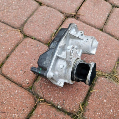 Zawór egr 2.0DCI LIFT Vivaro B Trafic III Talento 147105982R