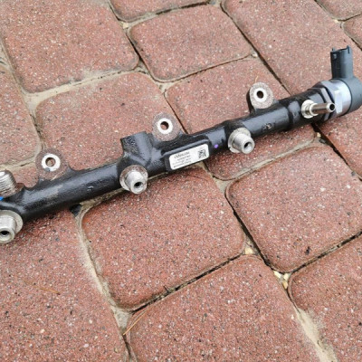 Listwa wtryskowa 2.0DCI LIFT Vivaro B Trafic III Talento 175219059R