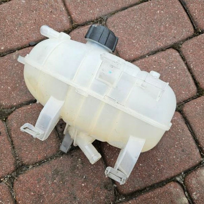 Zbiorniczek wyrownawczy 2.0DCI LIFT Vivaro B Trafic III Talento 217102742R