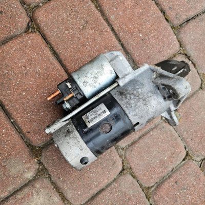 Rozrusznik 2.0D LIFT Vivaro B Trafic III Talento 233001791R