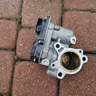 Zawór egr 2.0DCI LIFT Vivaro B Trafic III Talento 147100361R
