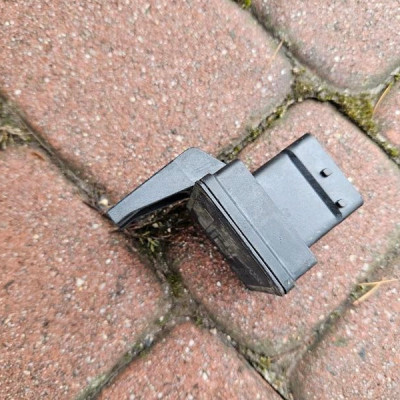 Przekażnik swiec zarowych 2.0DCI Vivaro B Trafic III Talento 110675590R