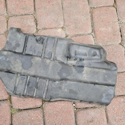 Gąbka wyciszenie silnika 2.0DCI LIFT Vivaro B Trafic III Talento 140469068R