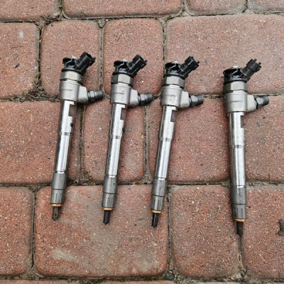 Wtrysk wtryskiwacz paliwa 2.0DCI Vivaro B Trafic III Talento 0445110939