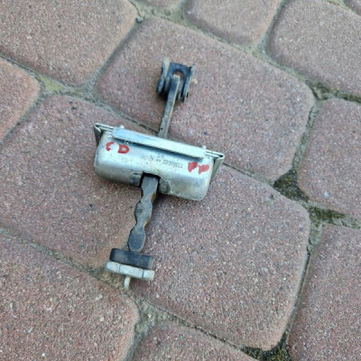 Ogranicznik przód przedni drzwi Opel Corsa D 13180682