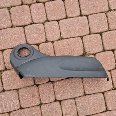 Plastik obudowa fotela osłona pasażera prawa Opel Corsa D E ADAM 13210978
