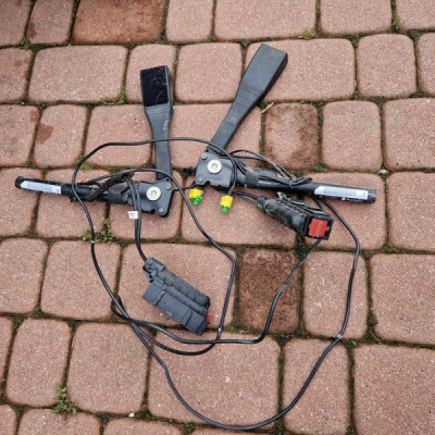 Napinacz fotela kierowcy zapinka prawy Opel Corsa D 13286179