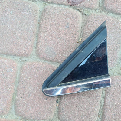 Trójkąt lewy błotnika zaślepka chrom Renault Captur II 2 638751927R