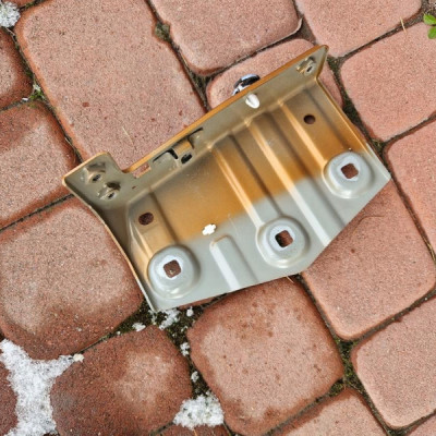 Wspornik mocowanie błotnika prawe Renault Captur II 2 641343398R