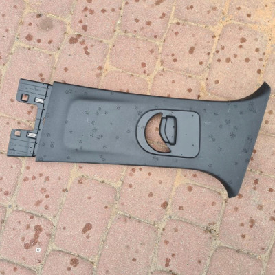 Słupek czarny obudowa osłona słupka Renault Captur II 2