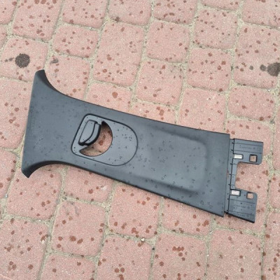 Słupek czarny obudowa osłona słupka Renault Captur II 2