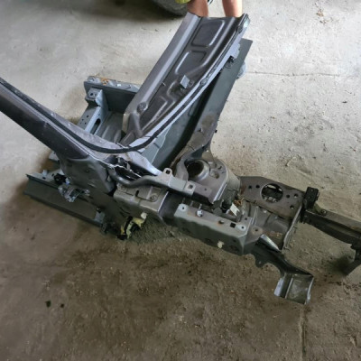 Cwiartka przód przednia prawa podłóżnica fartuch Renault Captur II 2