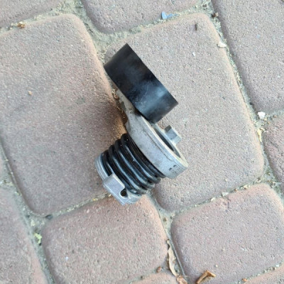 Rolka napinacz paska pasek Renault Captur II 2