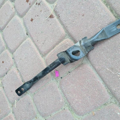 Uchwyt wspornik pasa pas przedni maski mocowanie Renault Captur II 2