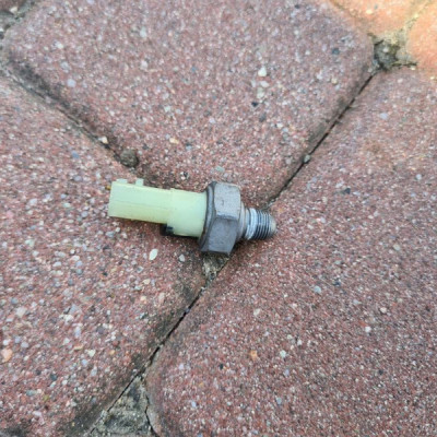 Czujnik stycznik zawór moduł silnika Renault Captur II 2