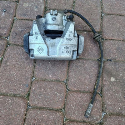 Zacisk przód przedni prawy jażmo 1.5D Renault Captur II