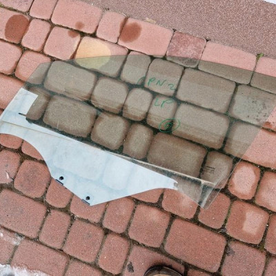 Szyba przód przednia lewa drzwi 2020r Renault Captur II 2