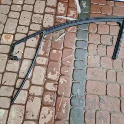 Listwa zgarniacz drzwi chrom uszczelka przód lewa Renault Captur II 2