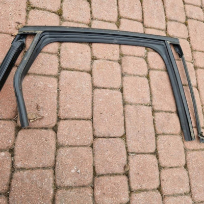 Listwa zgarniacz drzwi chrom uszczelka tył prawa Renault Captur II 2