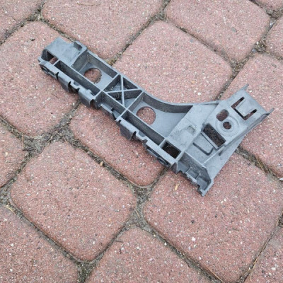 Ślizg błotnika prawy mocowanie zderzaka Opel Meriva B 13378445