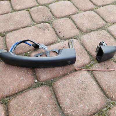 Klamka lewa KEYLESS Vivaro B TRAFIC III TALENTO 806061908R