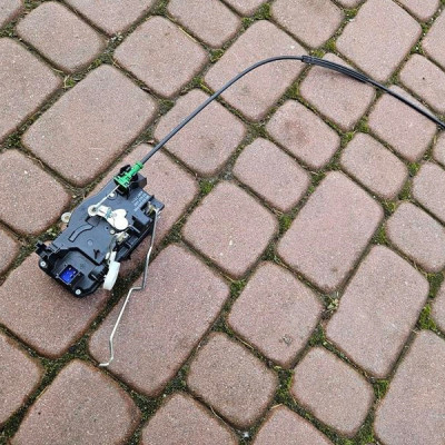 Zamek drzwi tył tylny klapy Vivaro B TRAFIC III TALENTO 905034098R