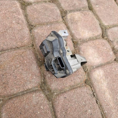 Przepustnica wydechu spalin Opel Vivaro B TRAFIC III TALENTO 147B08010R