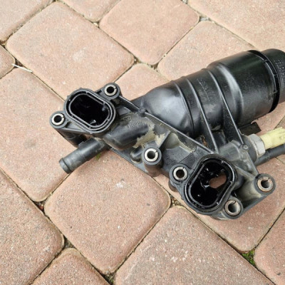 Chłodniczka oleju podstawa filtra Opel Vivaro B TRAFIC III TALENTO 70375888