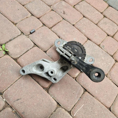 Poduszka łapa silnik Opel Vivaro B TRAFIC III TALENTO 112841371R 165385971R