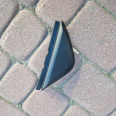 Zaślepka błotnika lewa Opel Vivaro B Trafic III Talento 638758176R