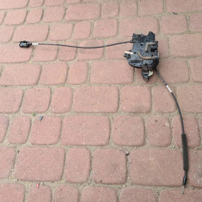 Zamek drzwi przód przedni lewy Opel Vivaro B Trafic III Talento 805032854R