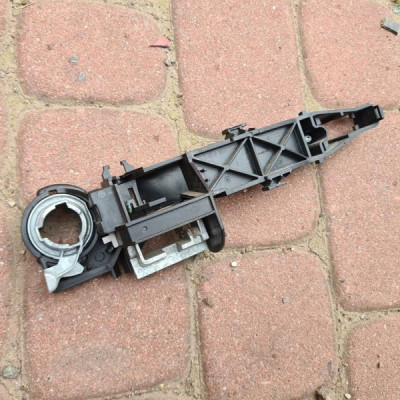 Podstawa klamki drzwi przód bok Opel Vivaro B Trafic III Talento 806070377R