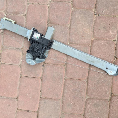 Podnośnik drzwi szyby lewy Opel Vivaro B Trafic III Talento 128001502-B