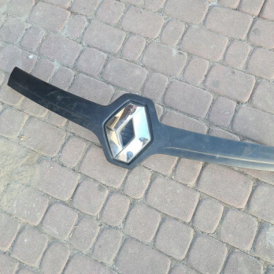 Grill grilla blenda maski znaczel logo RENAULT Trafic III 628959190R